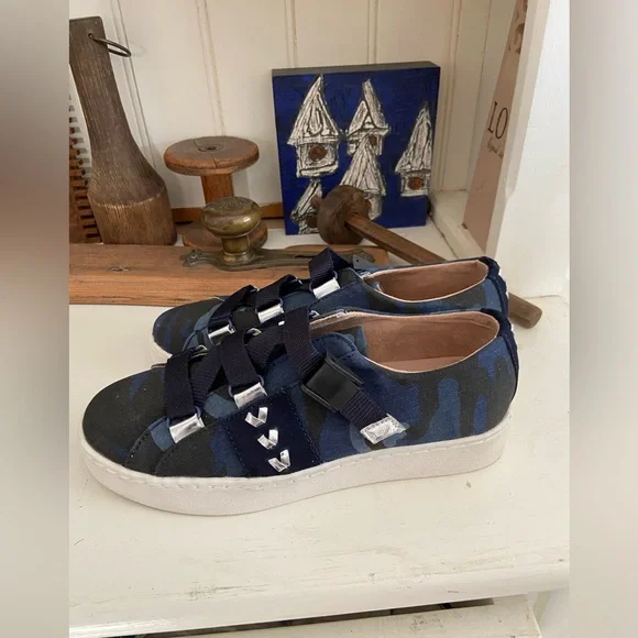 Jack Rogers - Picture 2 of 5